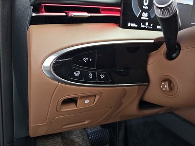 2024 Genesis GV70 thumbnail 32