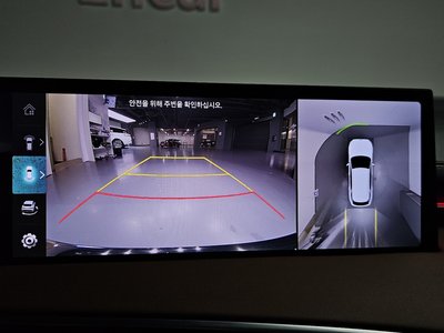 2024 Genesis GV70 thumbnail 21