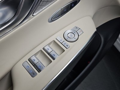 2023 Genesis GV70 thumbnail 28