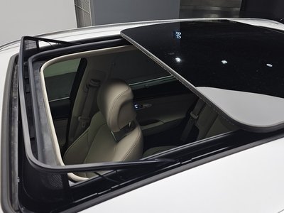 2023 Genesis GV70 thumbnail 29