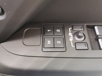 2025 LAND Rover DEFENDER 缩略图 14