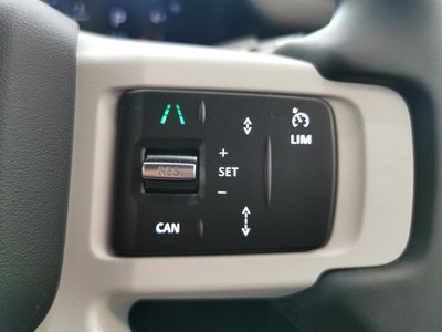 2025 LAND Rover DEFENDER 缩略图 11