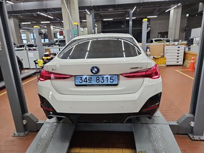 BMW I4 - 4