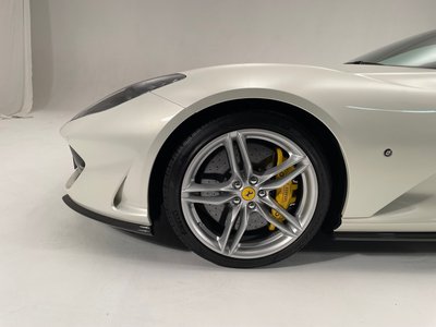 FERRARI 812 - 6