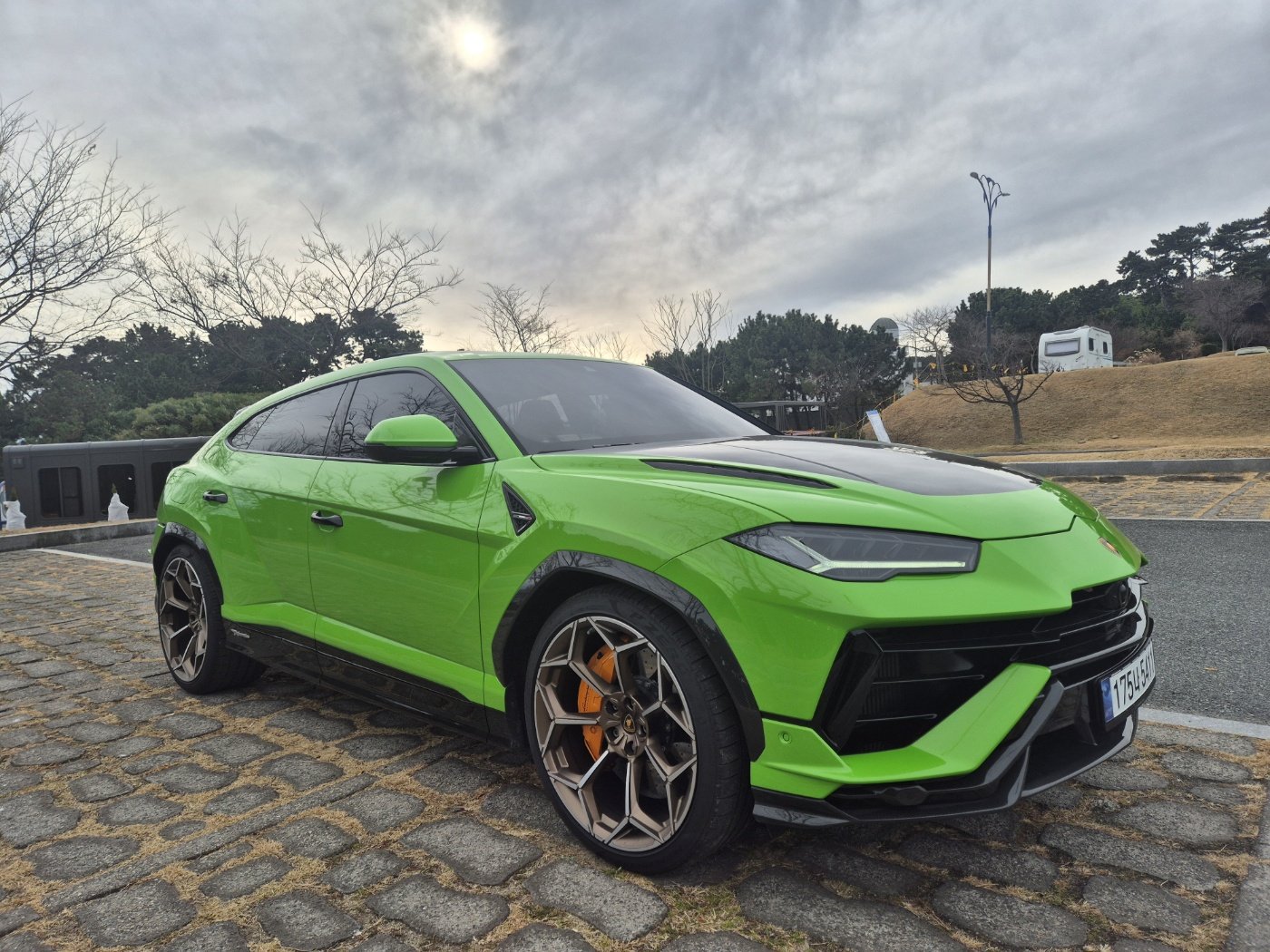 LAMBORGHINI URUS - View 1