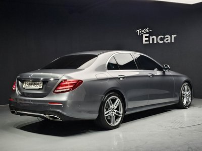 MERCEDES-BENZ E-CLASS - 4