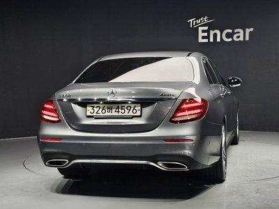MERCEDES-BENZ E-CLASS - 3