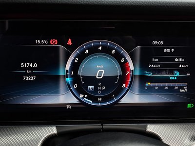 MERCEDES-BENZ E-CLASS - 8