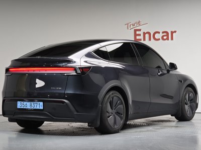 2026 Tesla MODEL Y — фото 2