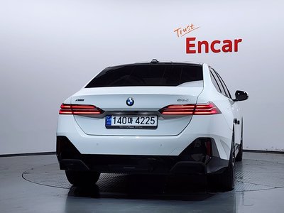 صورة 4 لـ 2024 BMW 5 SERIES