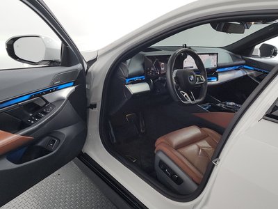 صورة مصغرة 13 لـ 2024 BMW 5 SERIES