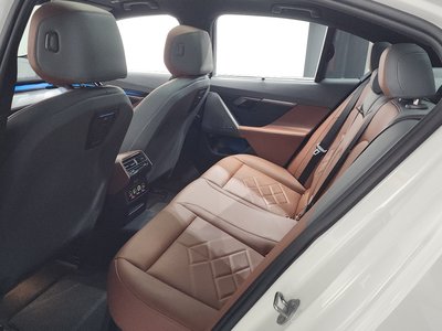 صورة مصغرة 25 لـ 2024 BMW 5 SERIES