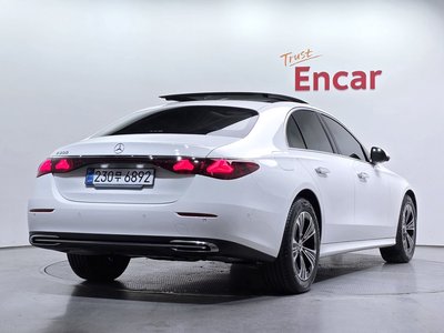 MERCEDES-BENZ E-CLASS - 4