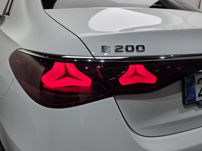 MERCEDES-BENZ E-CLASS - 10