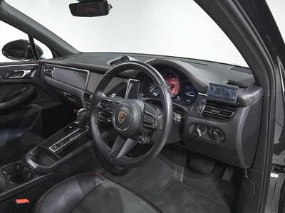 PORSCHE MACAN - 10