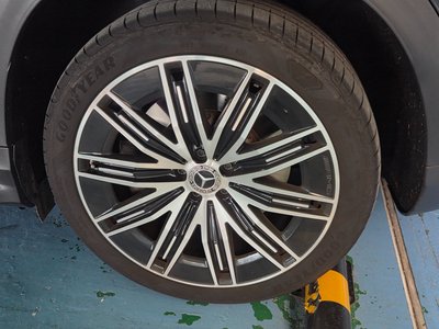 MERCEDES-BENZ EQE - 7