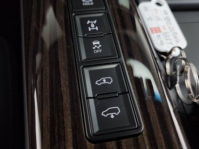 2025 Lexus LX — миниатюра 18