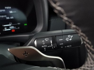 2025 Lexus LX — миниатюра 37