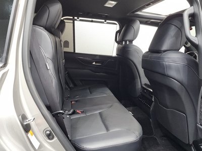 2025 Lexus LX — миниатюра 17