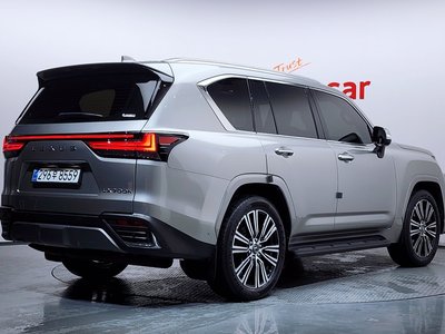 2025 Lexus LX — фото 3