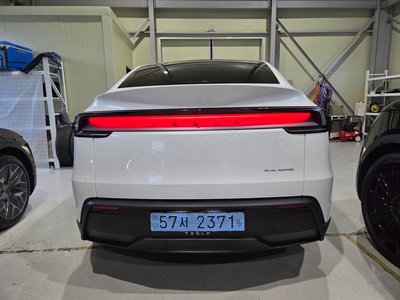 2025 Tesla MODEL Y 照片 3