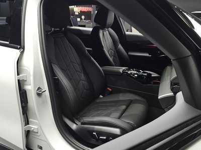 2025 BMW 5 SERIES — миниатюра 13