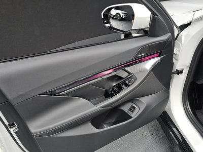 2025 BMW 5 SERIES — миниатюра 14