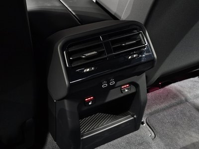 2025 BMW 5 SERIES — миниатюра 27