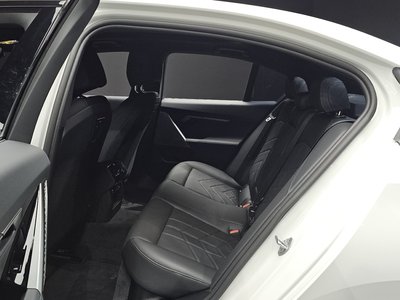 2025 BMW 5 SERIES — миниатюра 18
