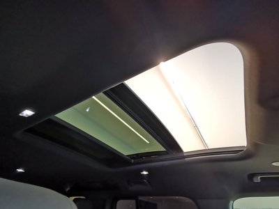 LAND ROVER DEFENDER - 4