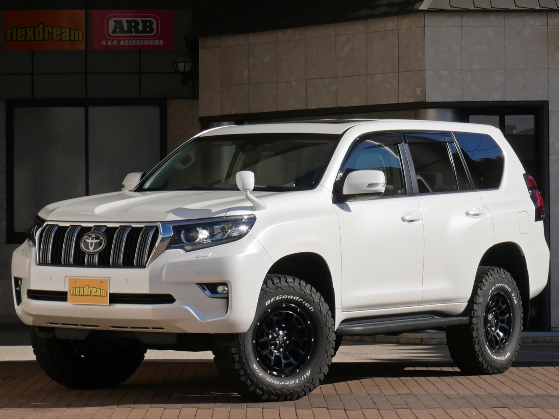 TOYOTA LAND CRUISER PRADO - View 1