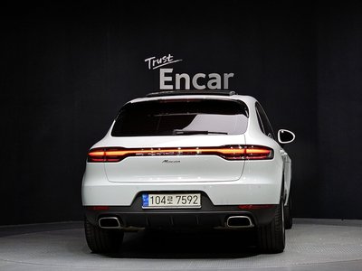 PORSCHE MACAN - 3