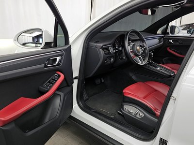 PORSCHE MACAN - 10