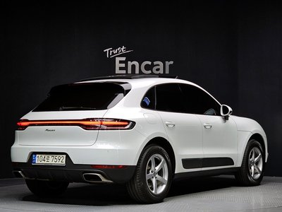 PORSCHE MACAN - 4