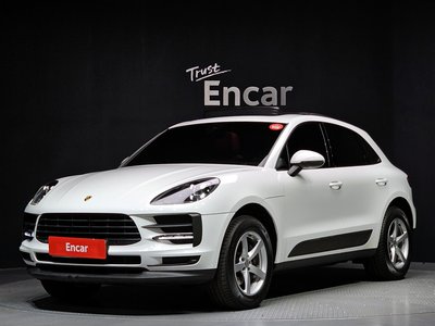 PORSCHE MACAN - 1