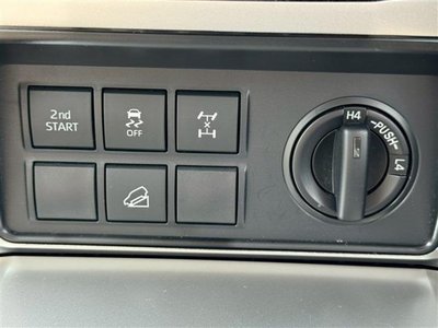 2023 Toyota LAND CRUISER PRADO thumbnail 39