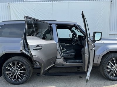 2025 Lexus GX thumbnail 31