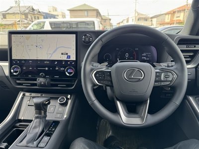 2025 Lexus GX thumbnail 18