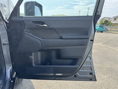 2025 Lexus GX thumbnail 32