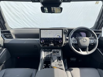 صورة 3 لـ 2025 Lexus GX