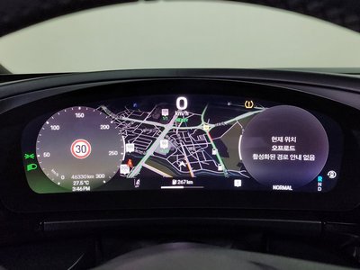 صورة 8 لـ 2025 Porsche MACAN