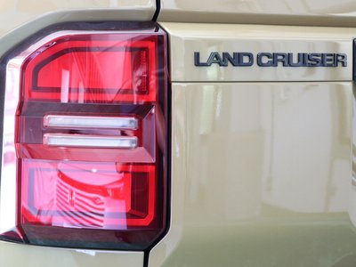 TOYOTA LAND CRUISER 250 - 8