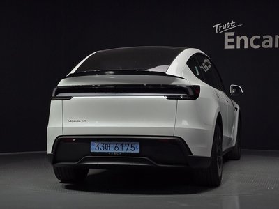 TESLA MODEL Y - 3