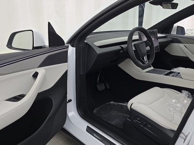 TESLA MODEL Y - 10