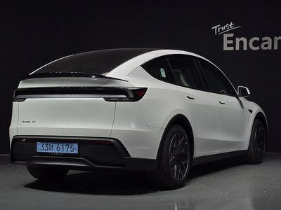 TESLA MODEL Y - 4