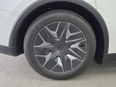 TESLA MODEL Y - 6