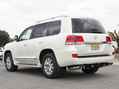 TOYOTA LAND CRUISER 200 - 6