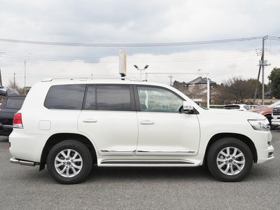 TOYOTA LAND CRUISER 200 - 9