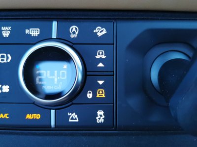 LAND ROVER DEFENDER - 3