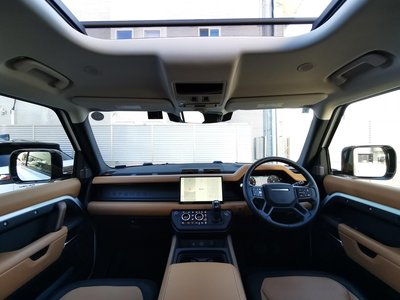 LAND ROVER DEFENDER - 8